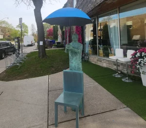 The umbrella statue in front of the restaurant